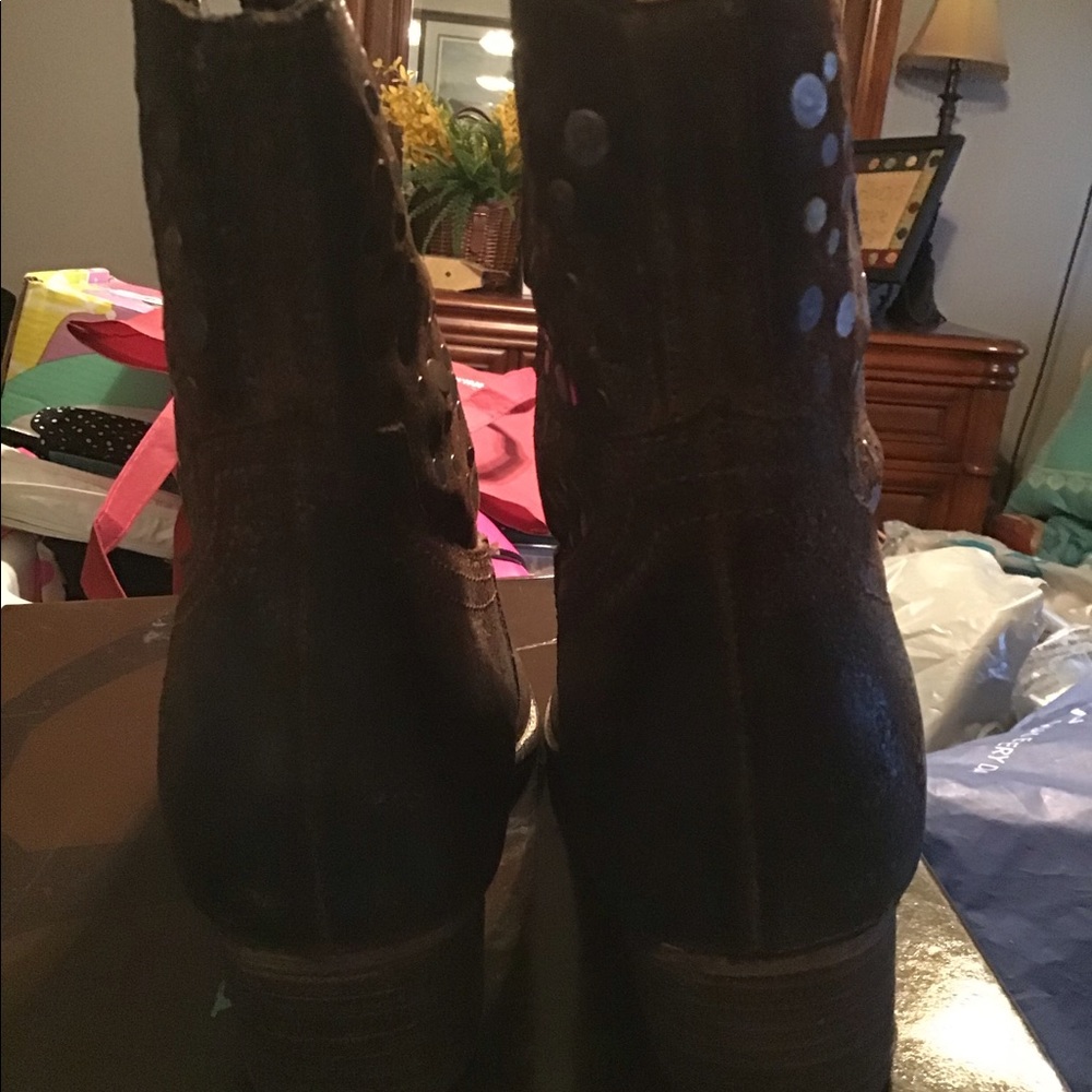 Boots - Picture 3 of 3